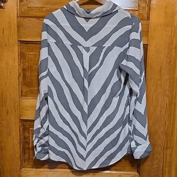 Express Gray Long Sleeve Button Down Shirt M - Picture 3 of 3